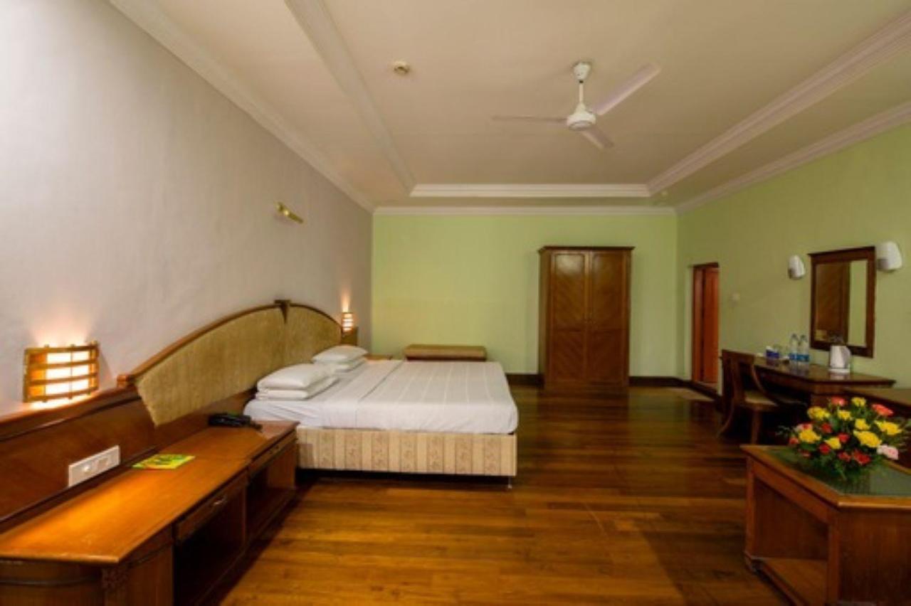 Aranya Nivas Hotel Thekkady Exterior photo